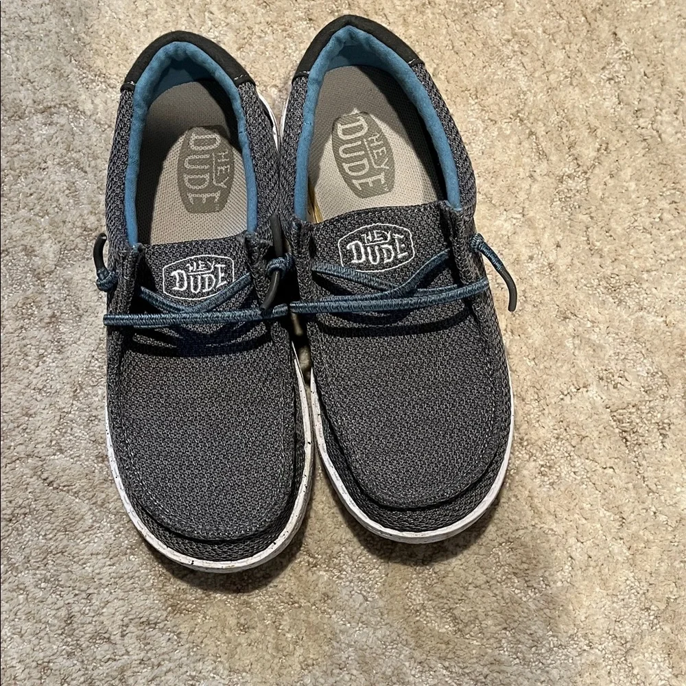 Boys Hey dudes size 2 - Picture 1 of 4